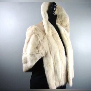 🤍SOLD🤍 White Vintage Women’s 1950’s Collared Wedding Engagement Mink Fur Shawl
